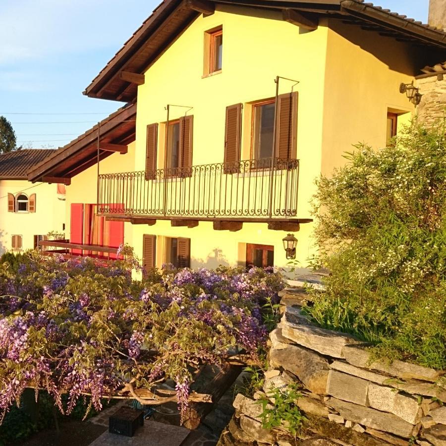 Wisteria House - Holiday Apartment Cadenazzo Eksteriør bilde